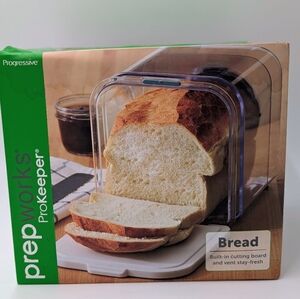 Bread Keeper with Built-in Cutting Board